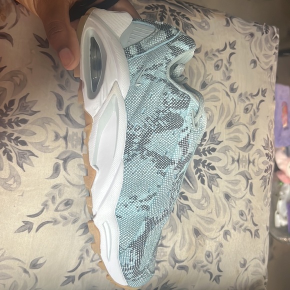 Brand new Nike hot step air terra shoes! Men’s 7, women’s 8.5 - Picture 2 of 5